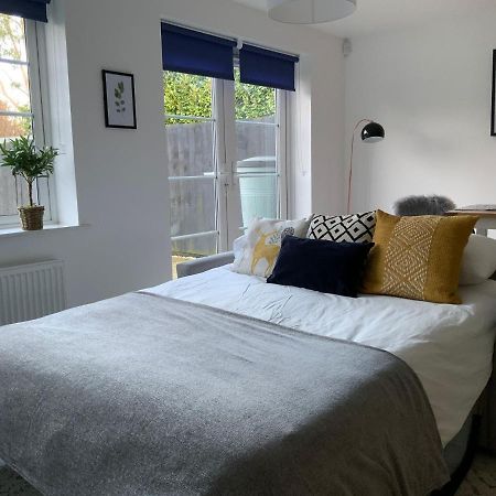 Stylish & Spacious 3 Bed House With 2 Free Car Parking Spaces Vila Appledram Exterior foto
