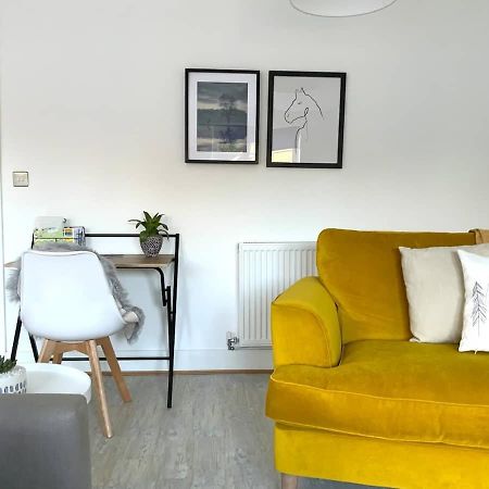 Stylish & Spacious 3 Bed House With 2 Free Car Parking Spaces Vila Appledram Exterior foto