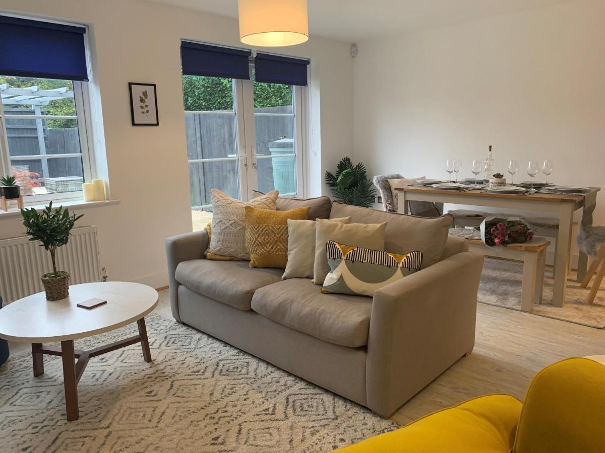 Stylish & Spacious 3 Bed House With 2 Free Car Parking Spaces Vila Appledram Exterior foto