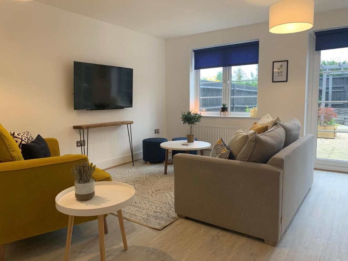 Stylish & Spacious 3 Bed House With 2 Free Car Parking Spaces Vila Appledram Exterior foto