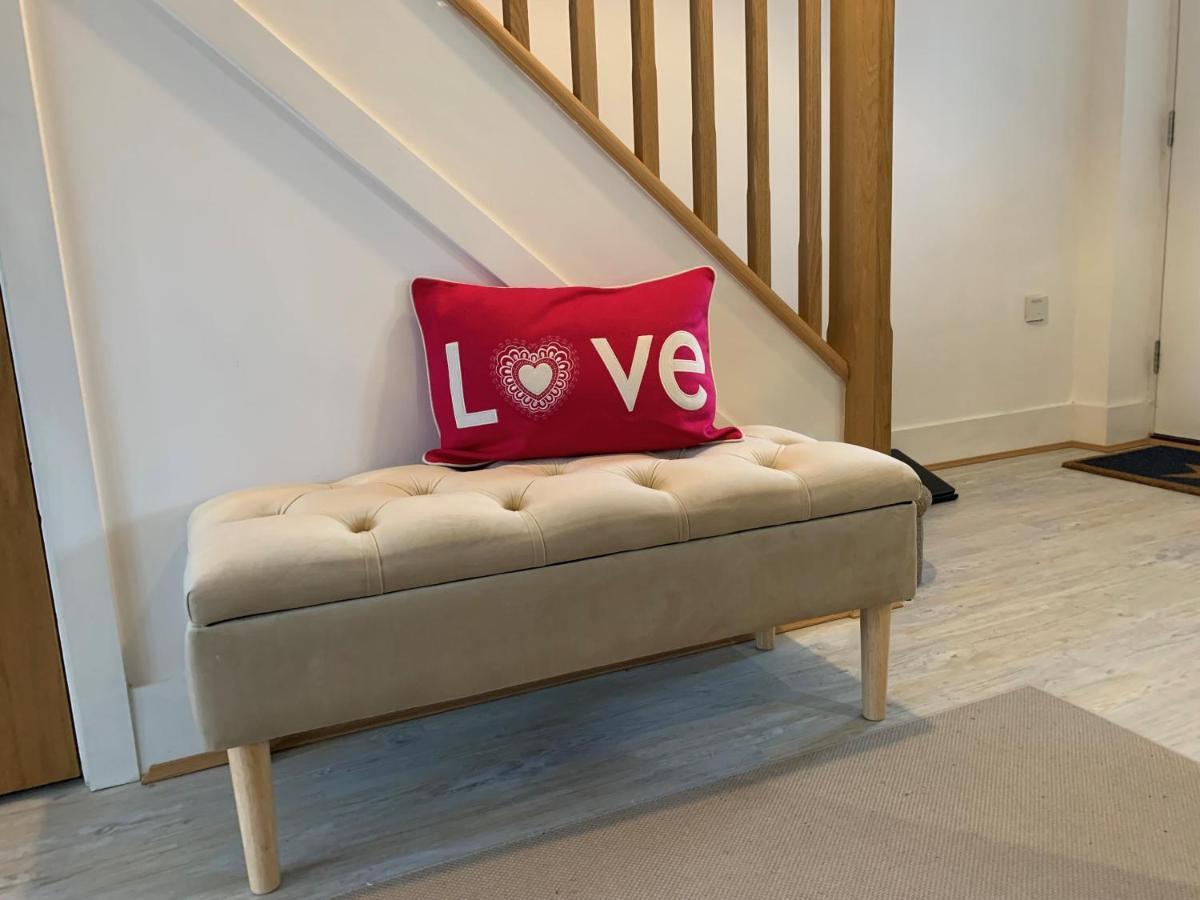 Stylish & Spacious 3 Bed House With 2 Free Car Parking Spaces Vila Appledram Exterior foto