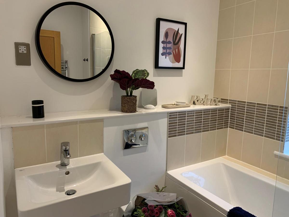Stylish & Spacious 3 Bed House With 2 Free Car Parking Spaces Vila Appledram Exterior foto
